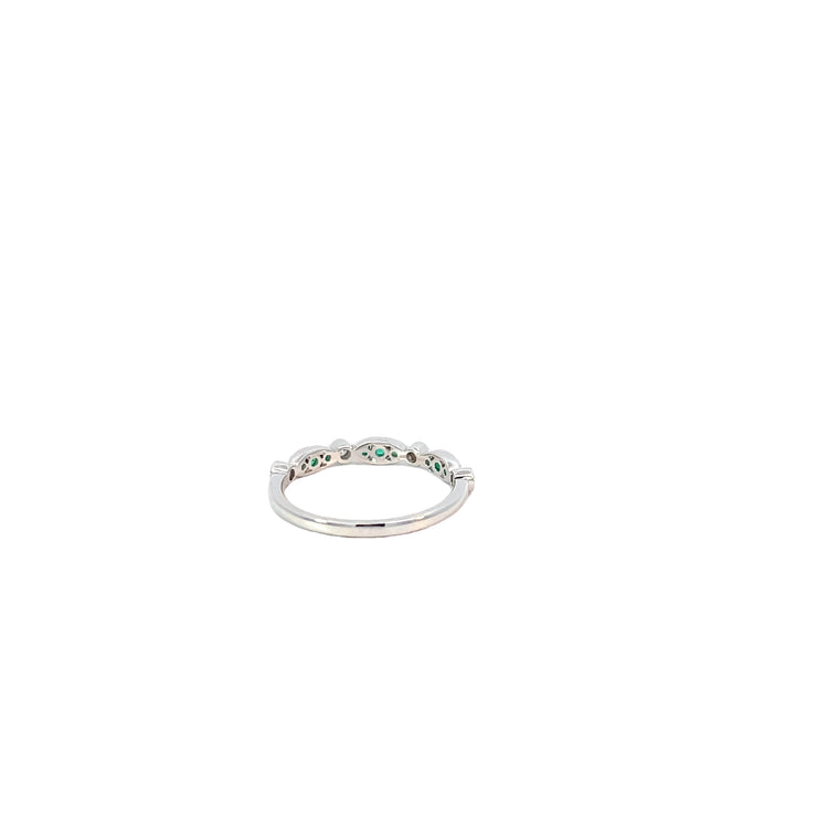 18 Karat White Gold Diamond Emerald Ring