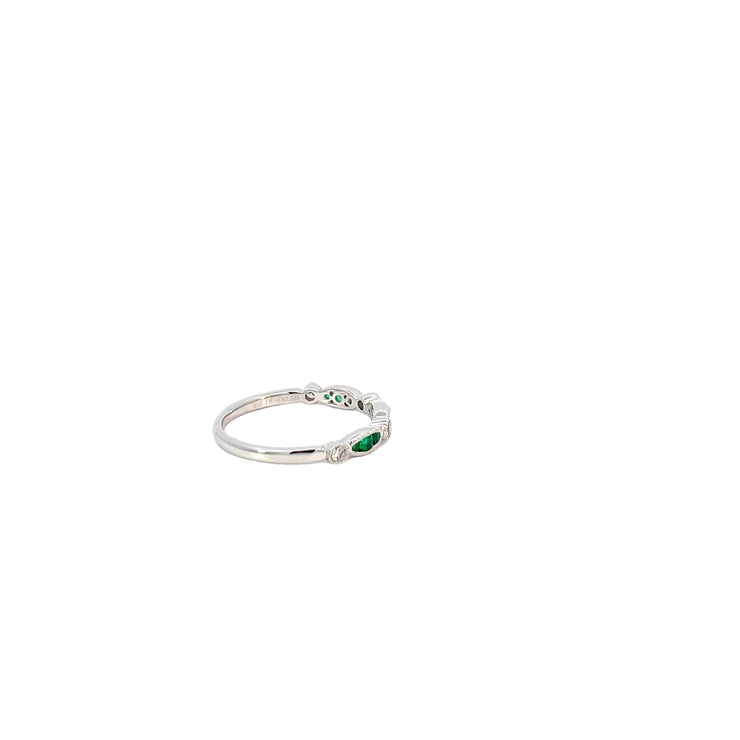 18 Karat White Gold Diamond Emerald Ring